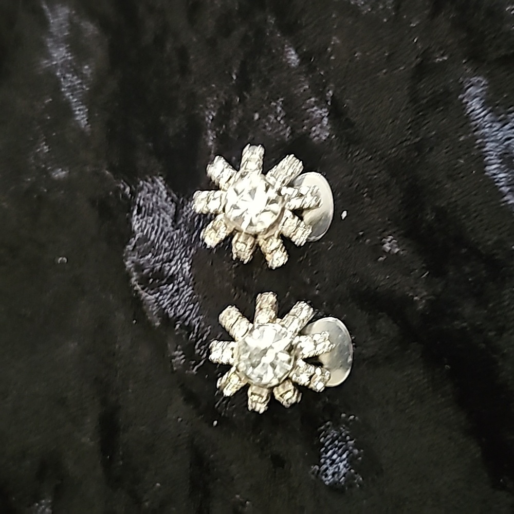 Ladies Vintage Earrings  clip-on Rinestones